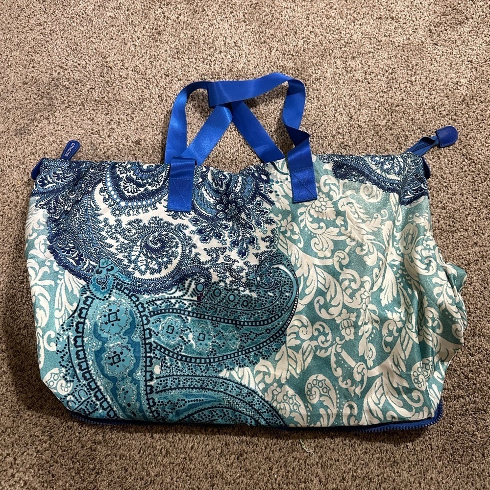 Chico’s packable print tote - Picture 5 of 11